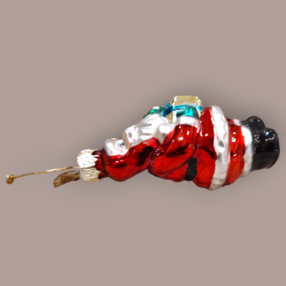 Full Santa Holding Present Christmas Tree Ornament Blown Glass Thomas Pacconi 02 - Picture 5 of 6